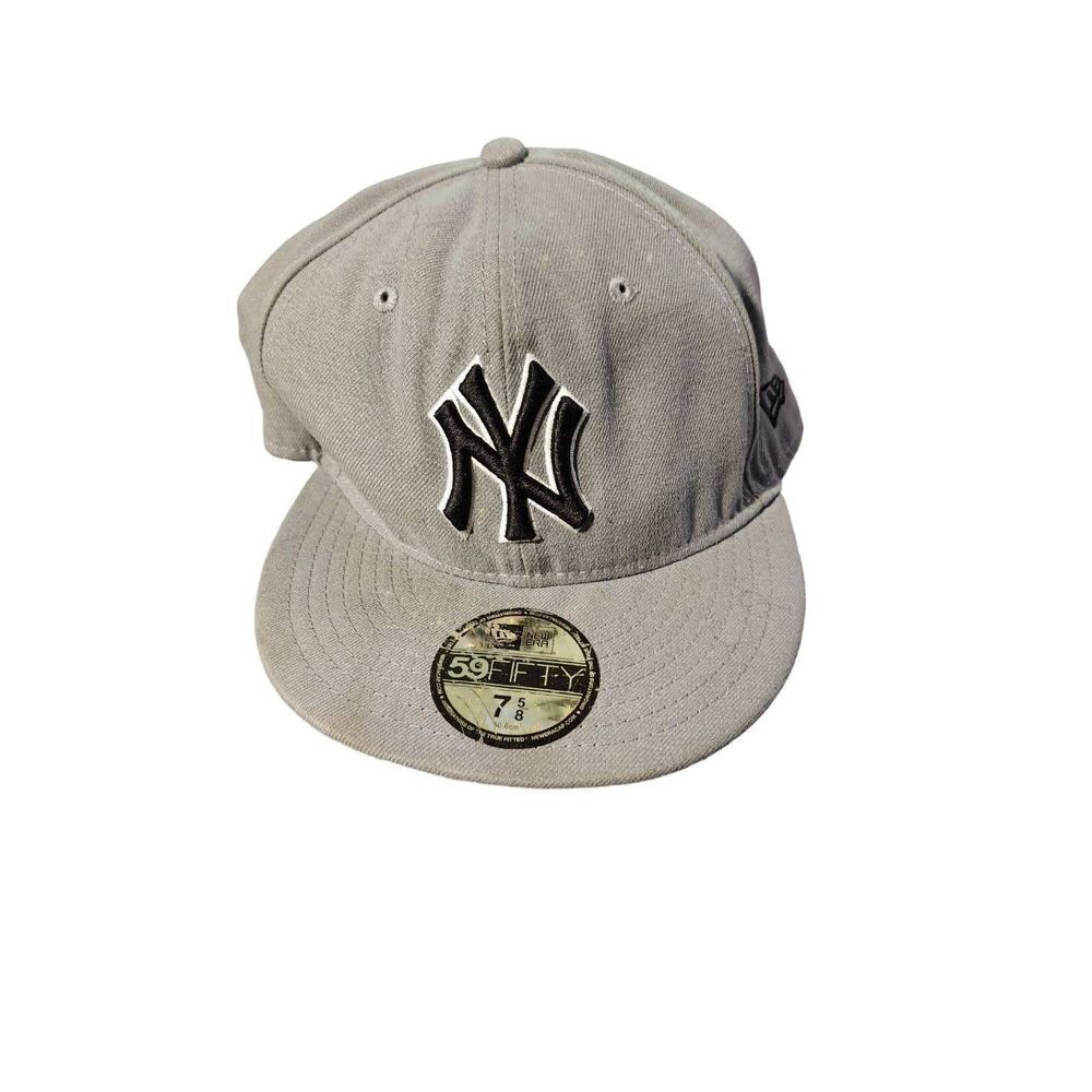 Vintage New Era Fifty Nine Fifty New York Yankees Fitted Embroidered Hat . 7 5/8